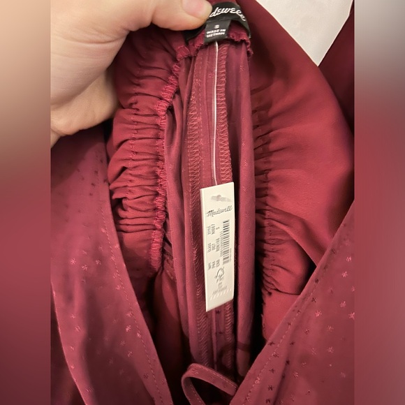 Madewell Jacquard Deep V Wine/Burgundy Flutter Sleeve Silky Romper - Picture 3 of 9